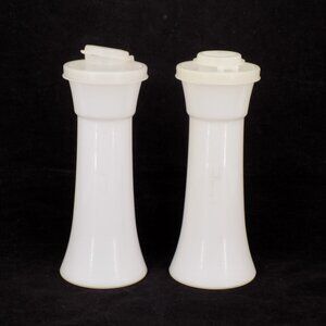 Tupperware Solid White Hourglass Shaped Salt Pepper Shaker Set Vintage FLAW